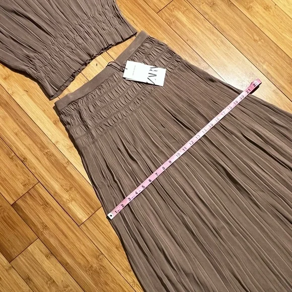 NWT Zara Limited Edition Knit Top & LE Knit Skirt Set: Top Size M Skirt Size L - Picture 8 of 13
